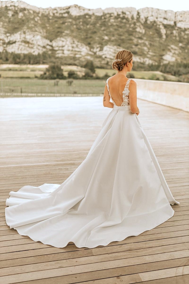 Robe de mariée en satin et dentelle