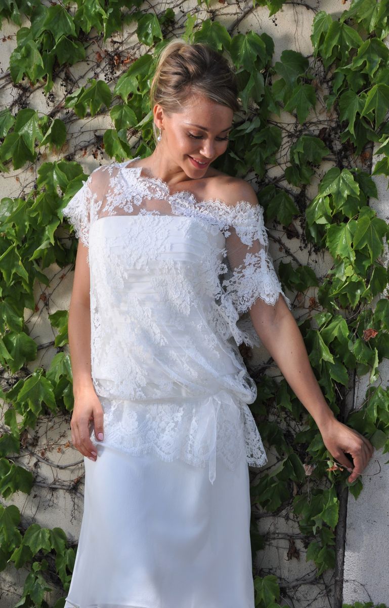 Robe de mariée courte avec manches pour mariage civil