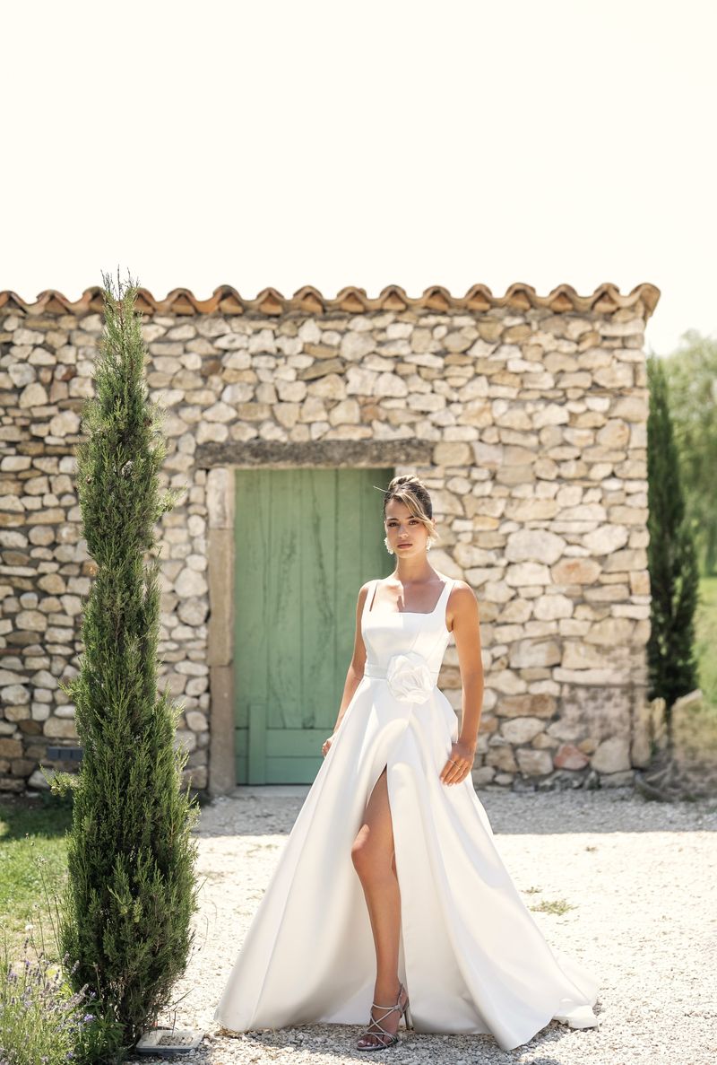 Robe de mariée simple en satin