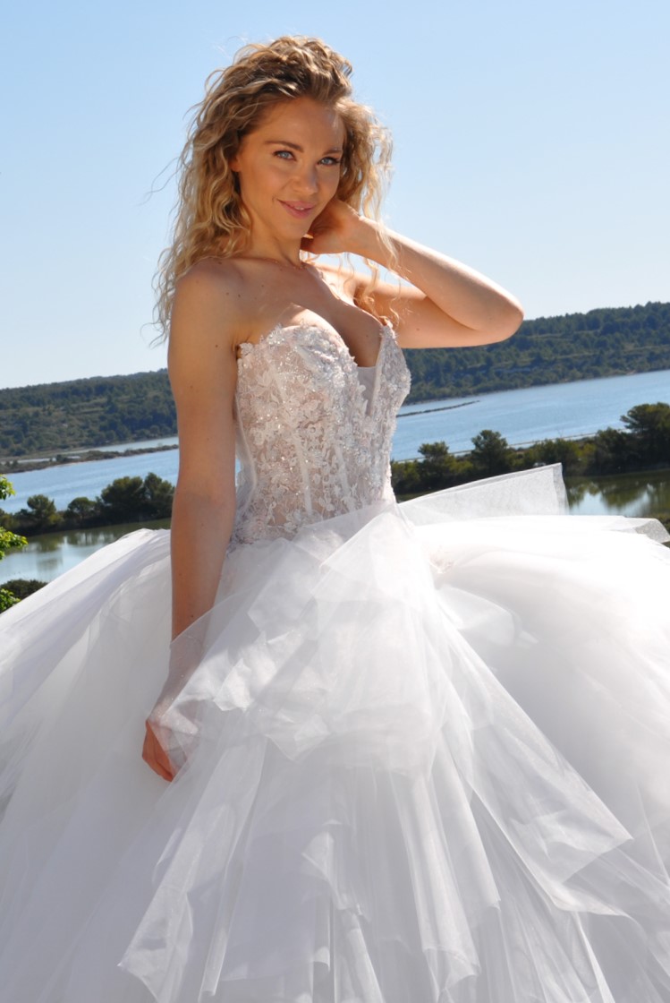 Robe de mariée princesse strass et paillettes